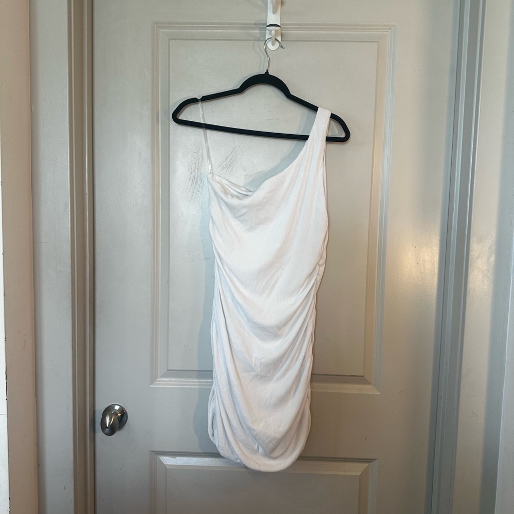 NEW Illa Illa White One Shoulder Ruched Ribbed Bubble Hem Dress, Large - Picture 6 of 8